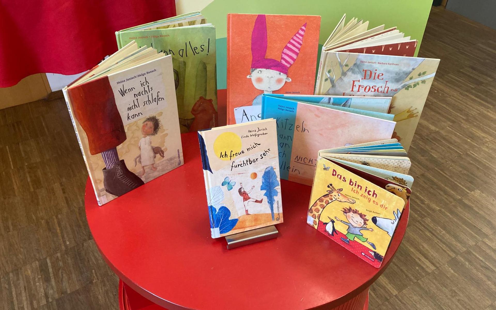 Büchertisch